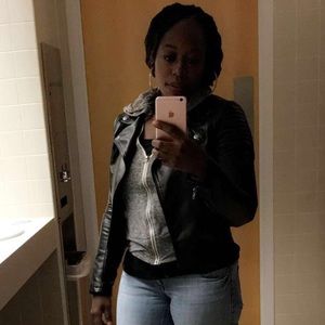 Meet your Posher, Angeline